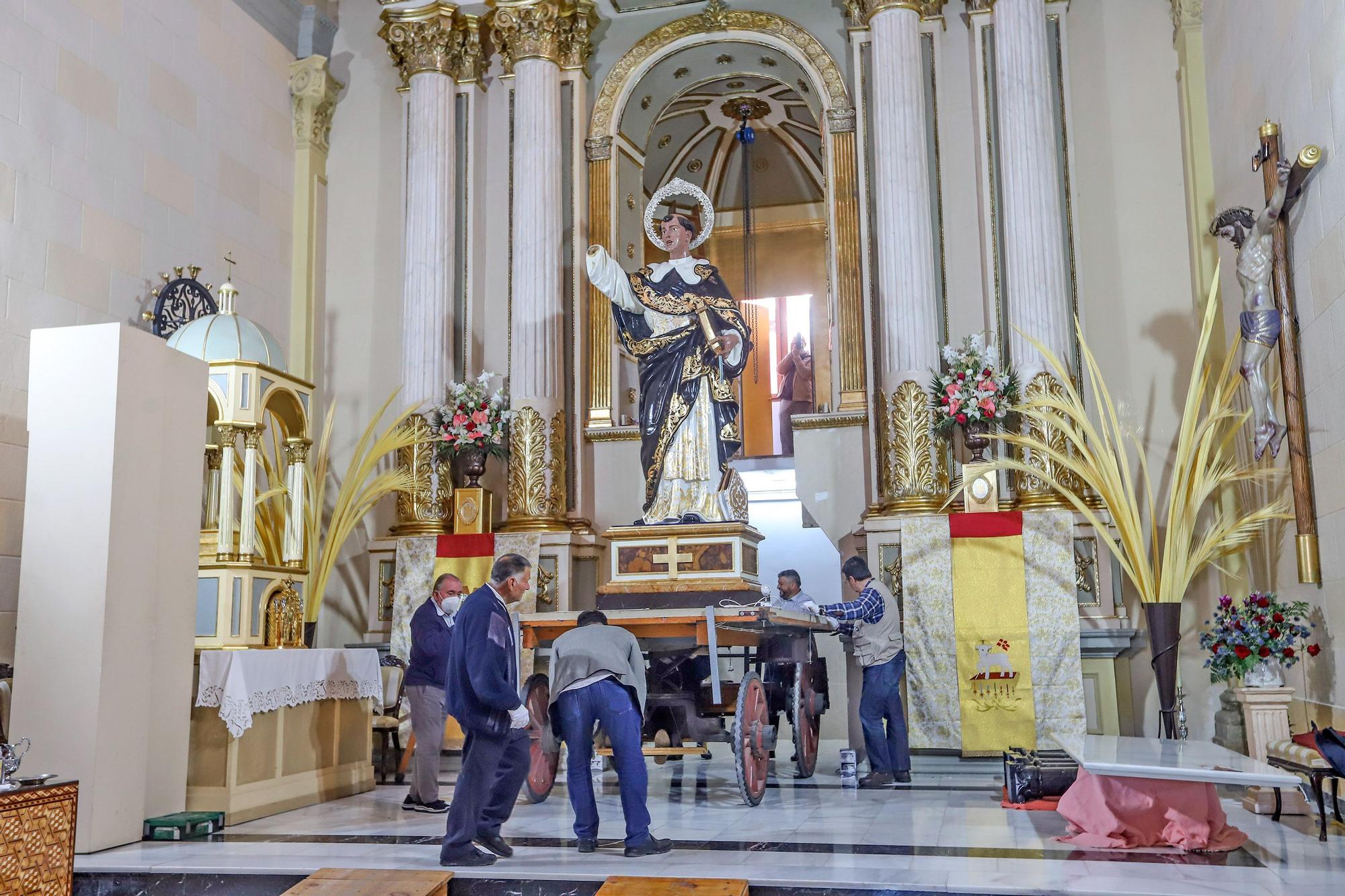 Tradicional bajada del Patrón en la Iglesia de San Vicente Ferrer
