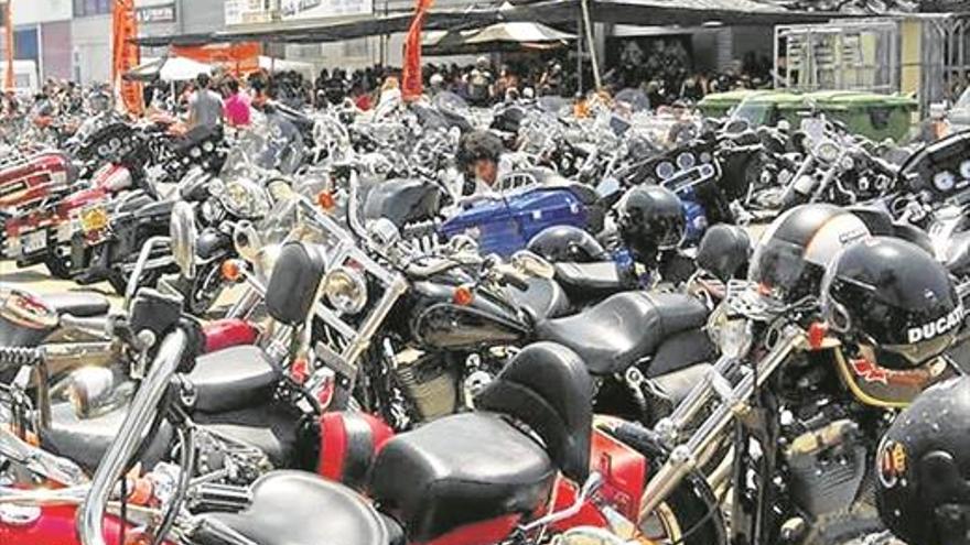 Moteros Harley celebran en el Red Pier Fest su 18º aniversario