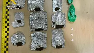 Operativo contra el tráfico de drogas en Navalmoral: huye de la Guardia Civil y tira una bolsa con hachís y Rivotril