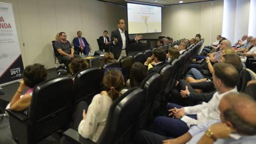 El foro de debate que organizó Gesem ayer en el Centro de Congresos de Elche.