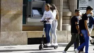 La Policía Local de Zaragoza multa cada día a 12 usuarios de bicis y patinetes