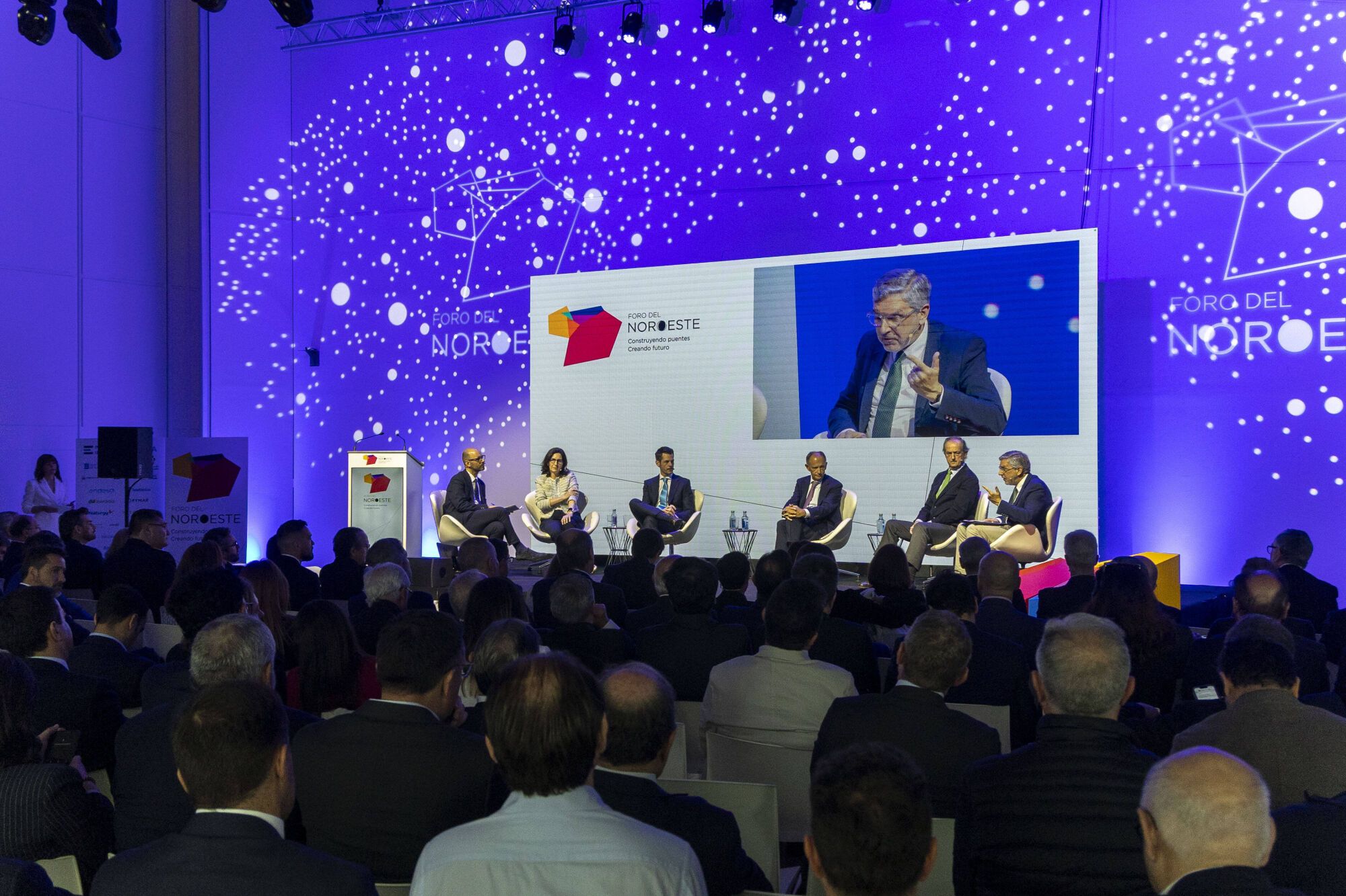 FORO DEL NOROESTE. MESA DE ENERGIA. MONICA PUENTE, NATURGY. RODRIGO ALVAREZ, STAKRAFT ESPAÑA. JAVIER SAENZ DE JUBERA, TOTAL ENERGIES ELECTRICIDA Y GAS. IGNACIO COLMENARES, PRESIDENTE DE ENCE. FRANCISCO SILVA, DELEGADO DE IBERDROLA. MODERA JULIO PEREZ, PRENSA IBERICA.