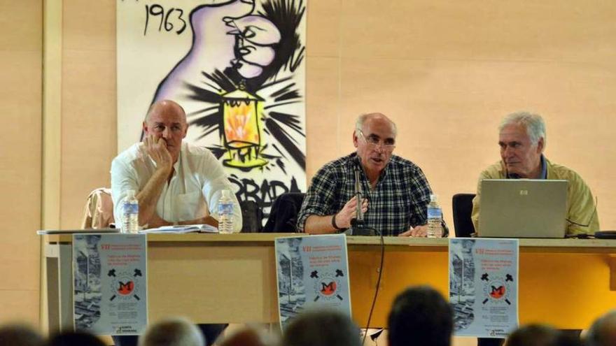 Felipe Burón, Ángel Vallina y Félix Martín, durante la charla de ayer.