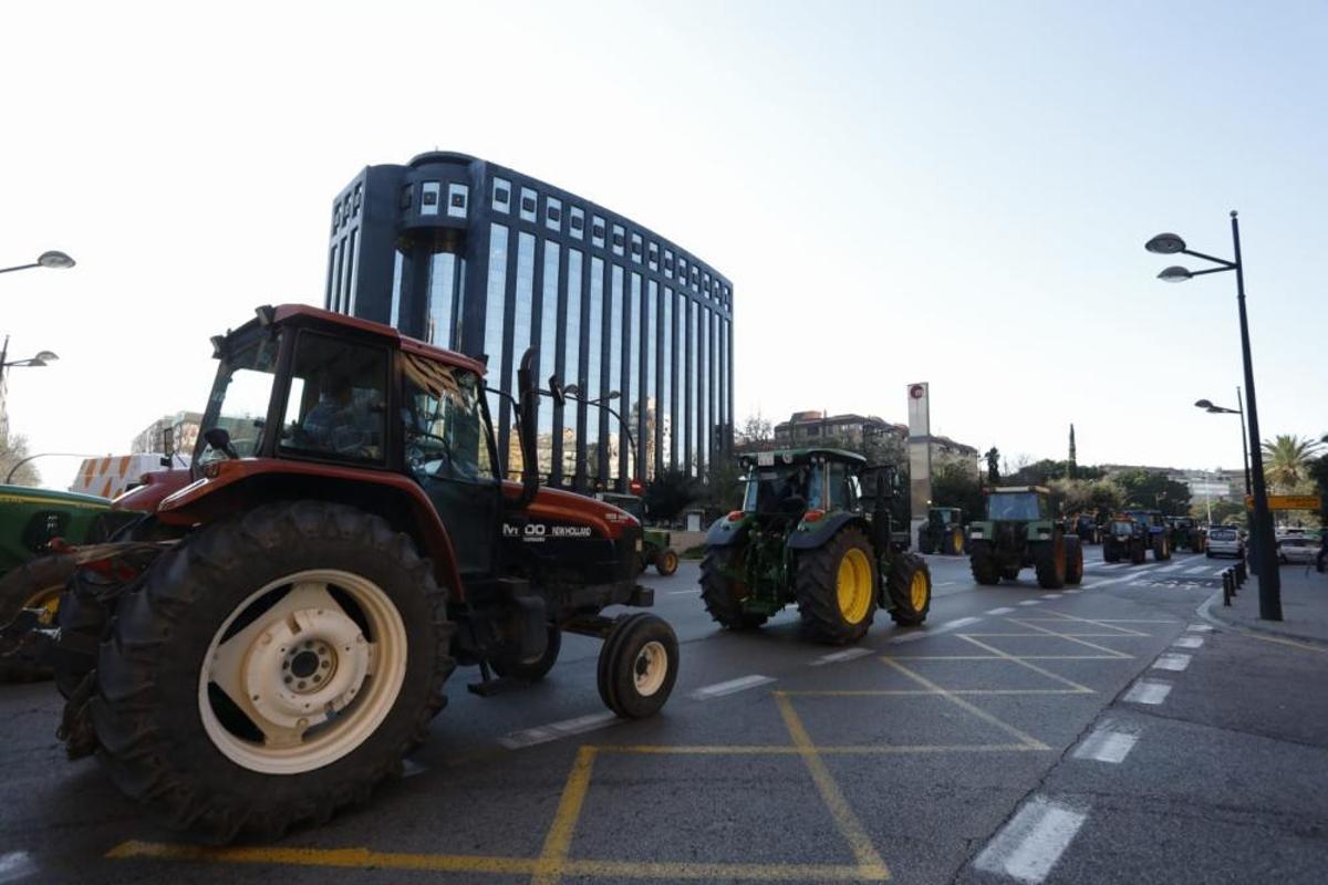FOTOS: La tractorada de los agricultores toma Valencia