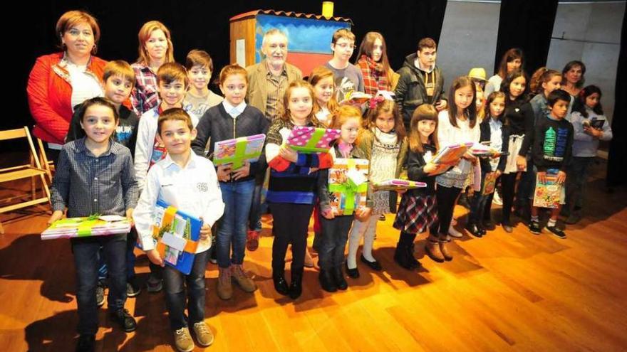 Cambados premió a los niños que más usan la biblioteca. // Iñaki Abella