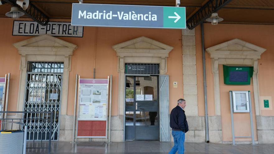 Las estaciones de Villena y Elda podrán reducir su oferta comercial al no ser estratégicas