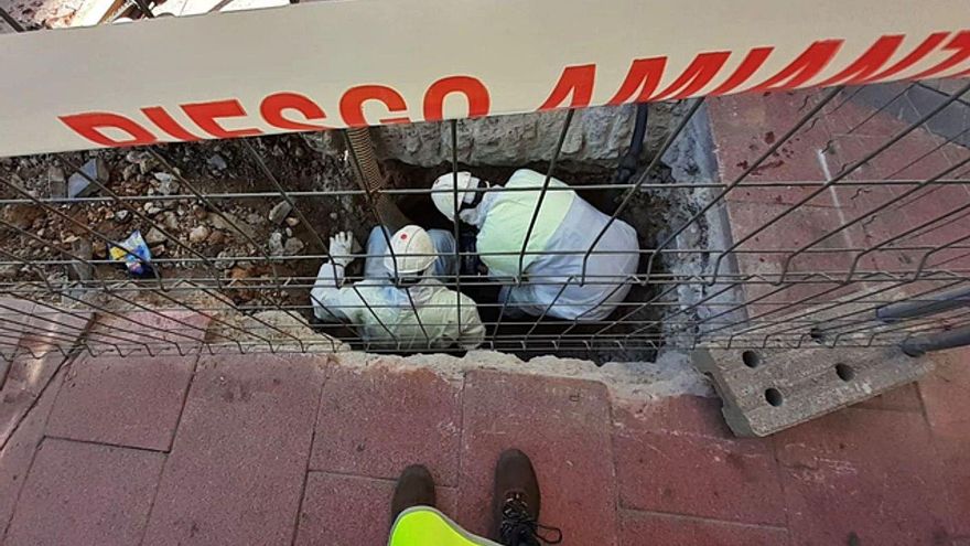 Aquona retira tuberías de amianto en pleno centro de Benavente