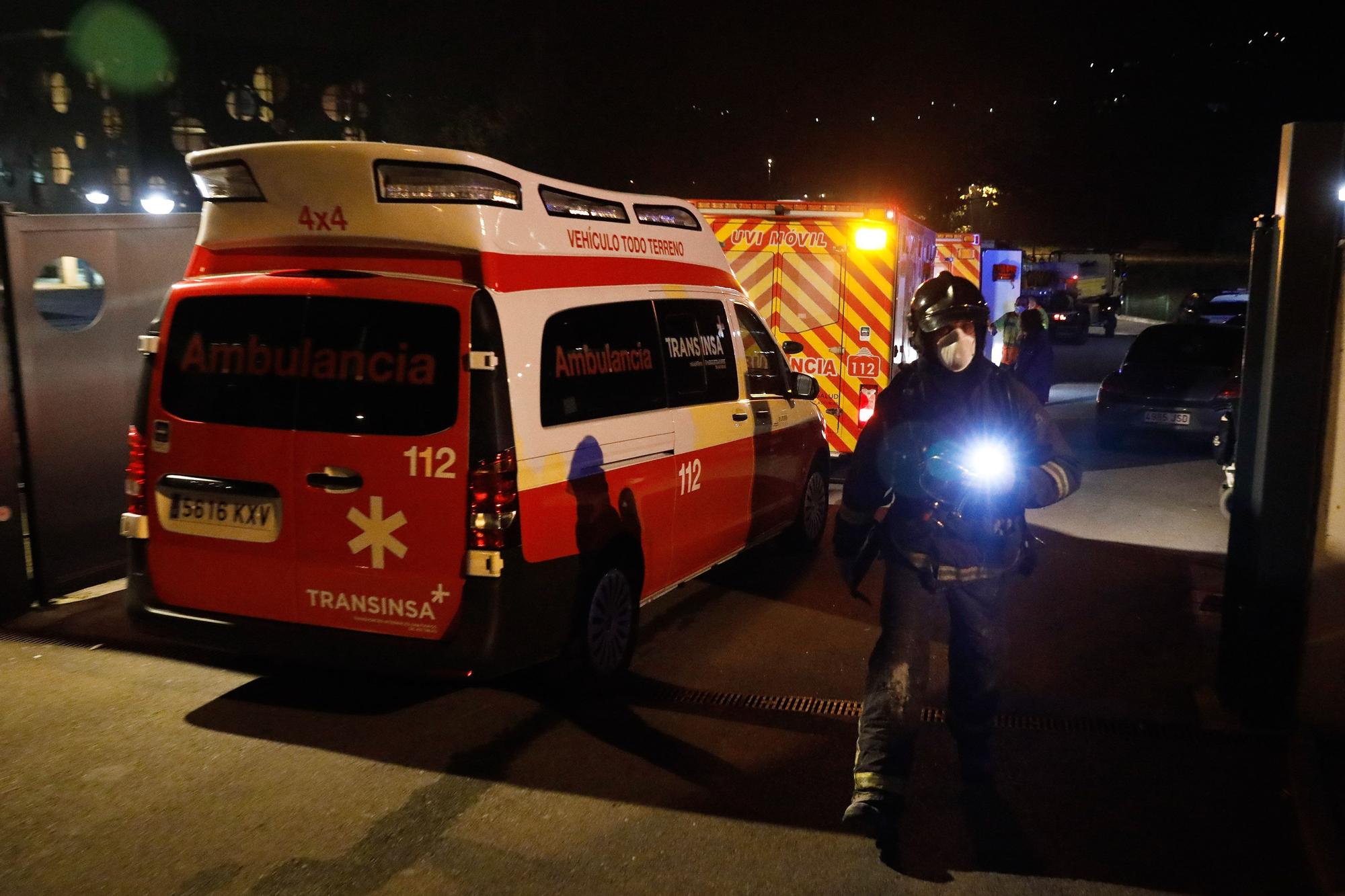 Un incendio obliga a desalojar a pacientes mayores con covid del centro de Barros