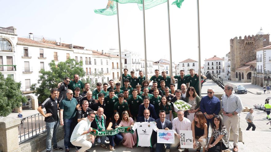 Así ha sido el recibimiento de Rafa Mateos al Cacereño tras ascender a Primera Federación