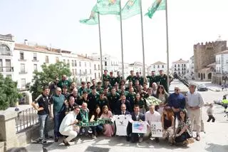 Las lágrimas de Carlos Ordóñez en la celebración por el ascenso del Cacereño