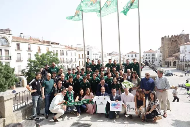 Así ha sido el recibimiento de Rafa Mateos al Cacereño tras ascender a Primera Federación