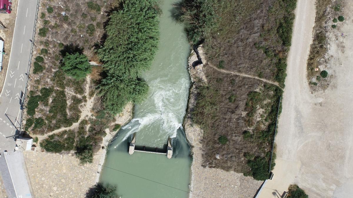 El azud del río Segura fotografiado a vista de dron en septiembre