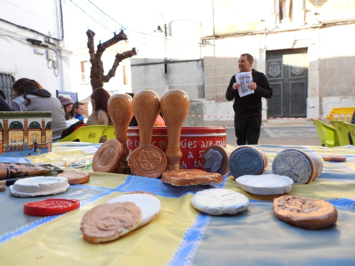Taller manipulatiu de numismàtica, que es pot fer a l’aula.