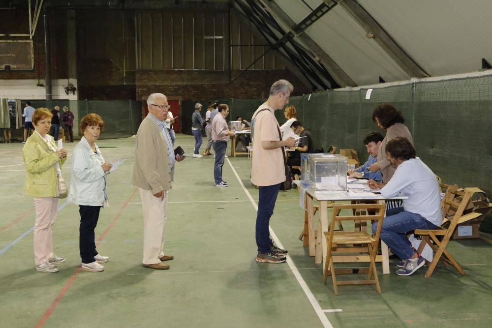 Las imágenes de la jornada electoral del 26M en Vigo.