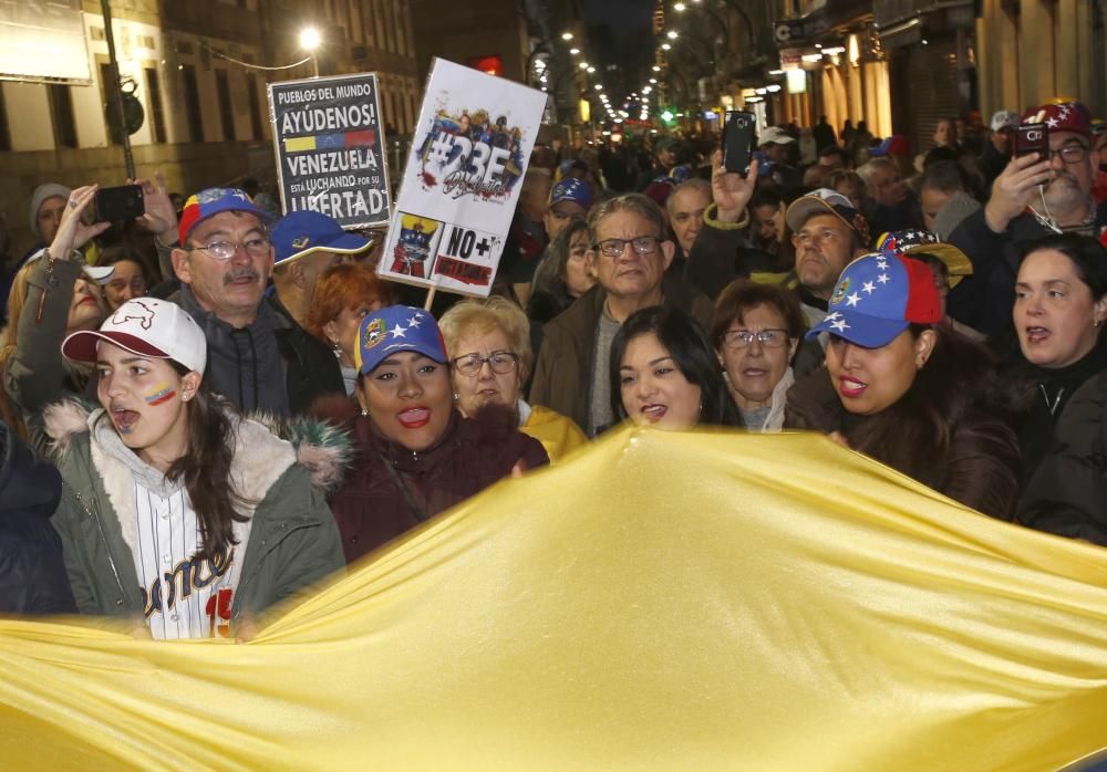 Los manifestaciones se reunieron en la farola de Urzáiz