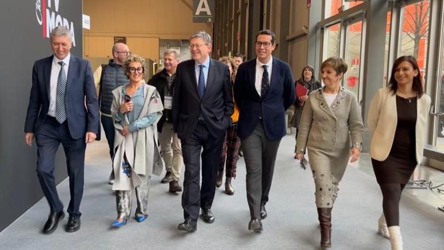 El alcalde de Elda muestra su optimismo por la recuperación del calzado en la Feria de Milán