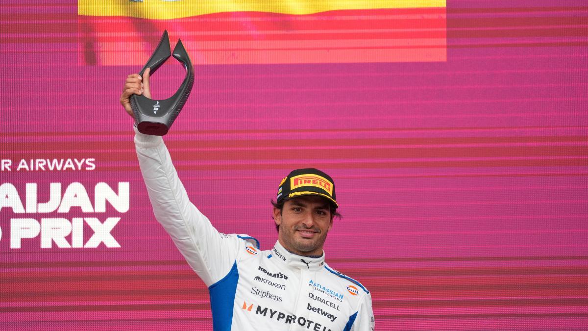 Carlos Sainz, en el podio de Azerbaiyán