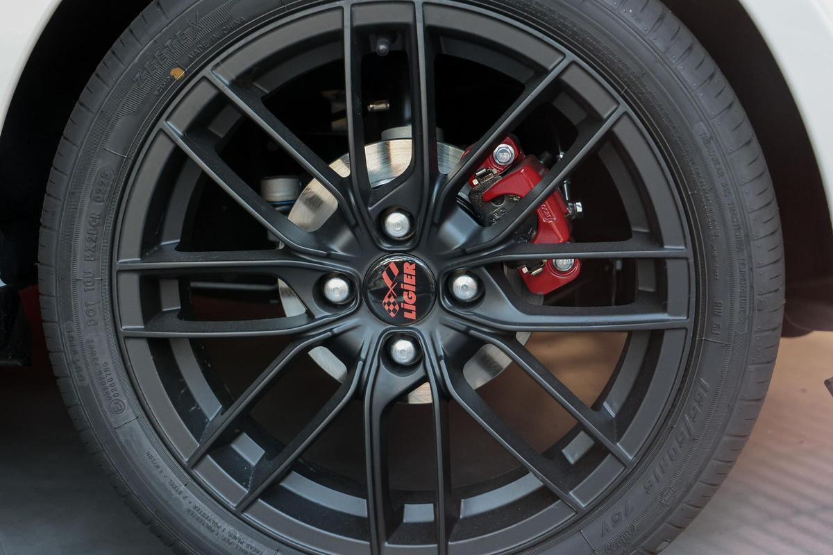 El taller está especializado en reparar vehículos sin carnet de cualquier marca