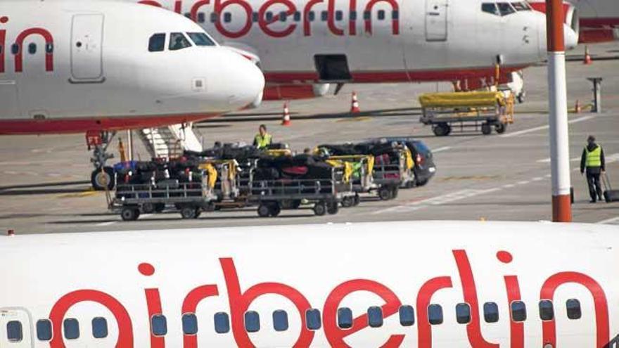 Tres aviones de la compañía Air Berlin, que ha decidido desmantelar su hub de Palma.