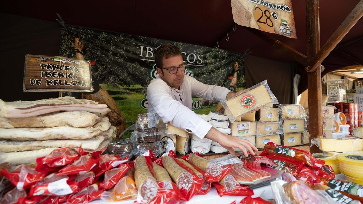 Un puesto de comida de la feria.