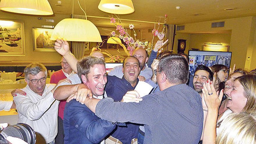 Jordi Masquef celebrant els resultats electorals.