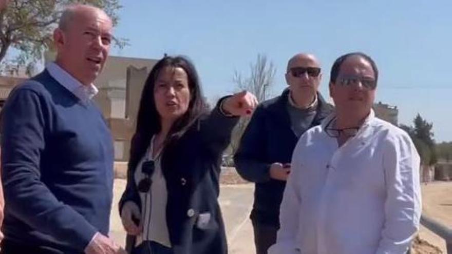 Los alcaldes de Massanassa y Catarroja visitan el barranco con la CHJ