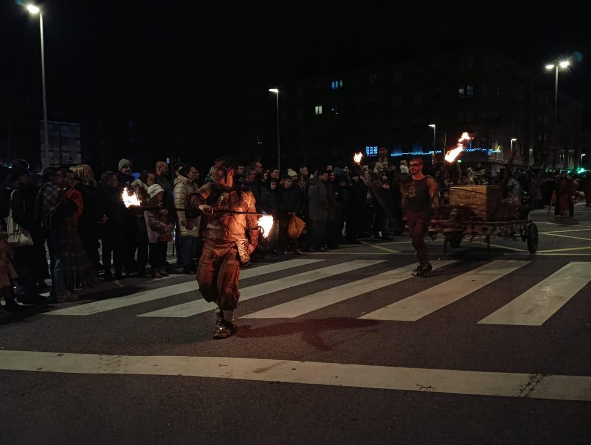 Los Reyes desbordan Lugones en una cabalgata de récord