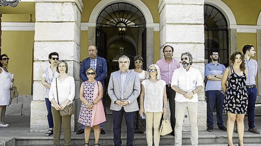 Minuto de silencio en el ayuntamiento para condenar el último caso de violencia machista