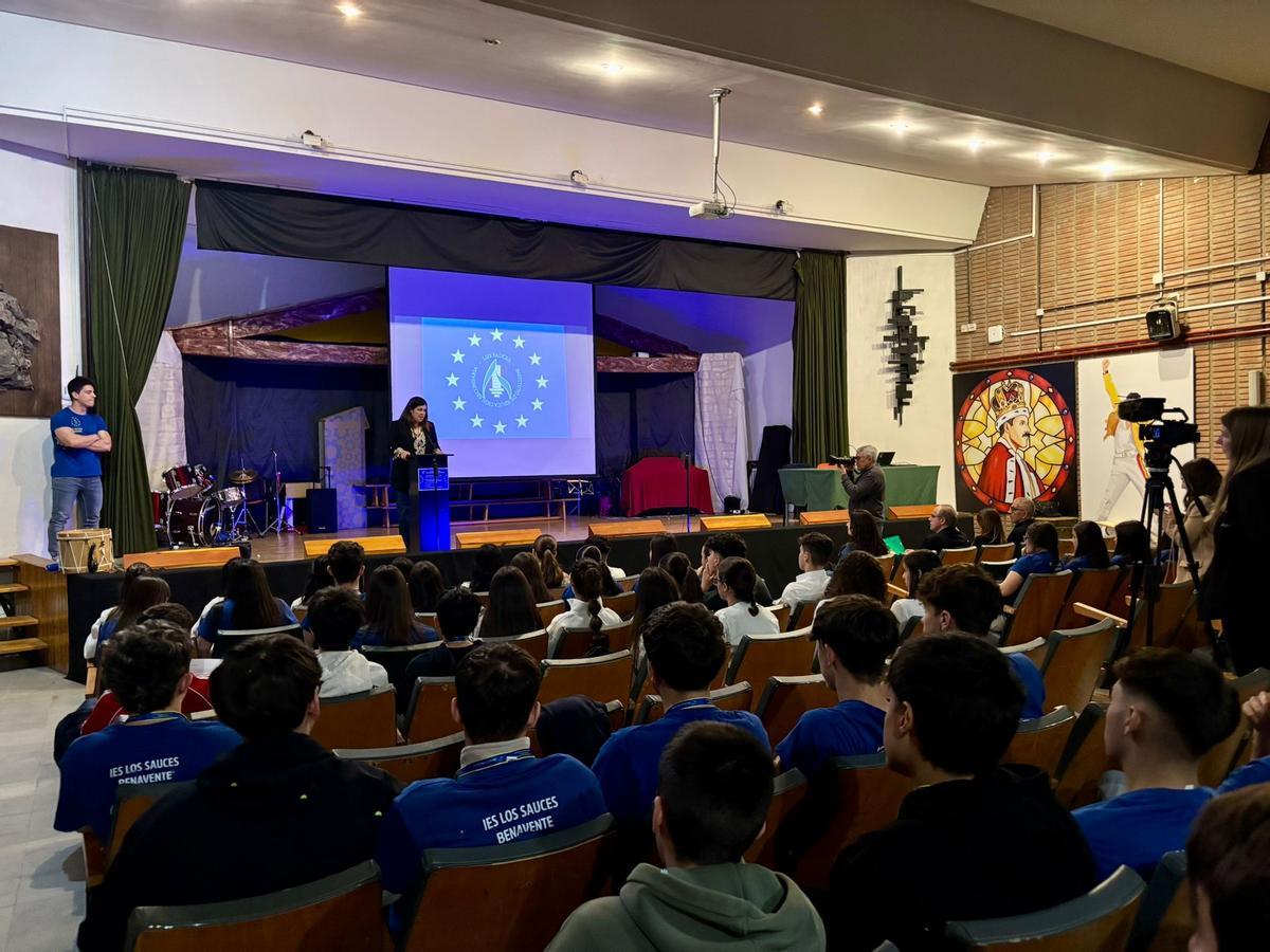 La alcaldesa de Benavente, durante su discurso, durante el acto.
