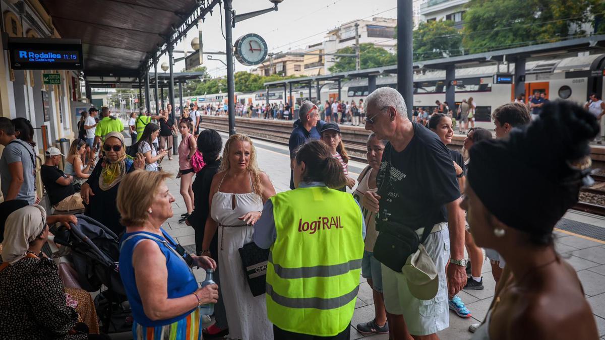 Caos en Sitges tras restablecerse la circulación de trenes