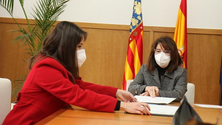 Estudiantes de la Universidad de Alicante aprovecharán los descartes de reactivos de los laboratorios de INESCOP