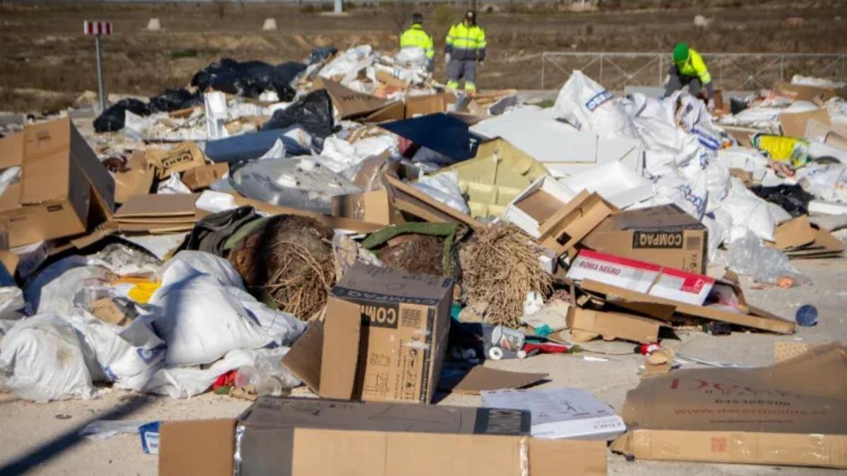 Imagen de archivo de un vertido ilegal en Alcorcón.