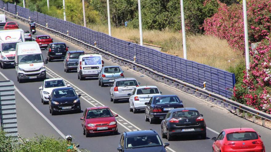 Retenciones en la Nacional 332 a su paso por Torrevieja este mes de julio/ Foto Tony Sevila