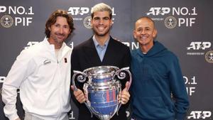 Samu López y Juan Carlos Ferrero, junto a Carlos Alcaraz