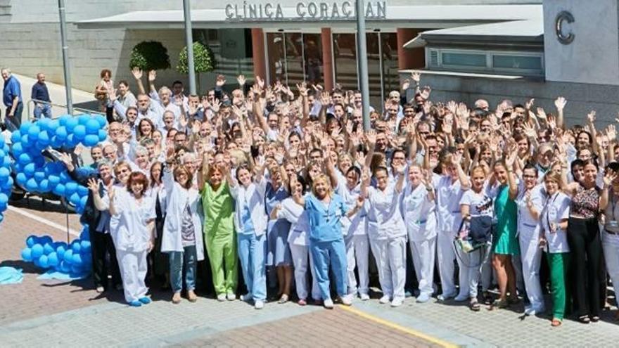 El personal de la Clínica Corachan, durant la celebració dels 95 anys del centre, l&#039;any passat