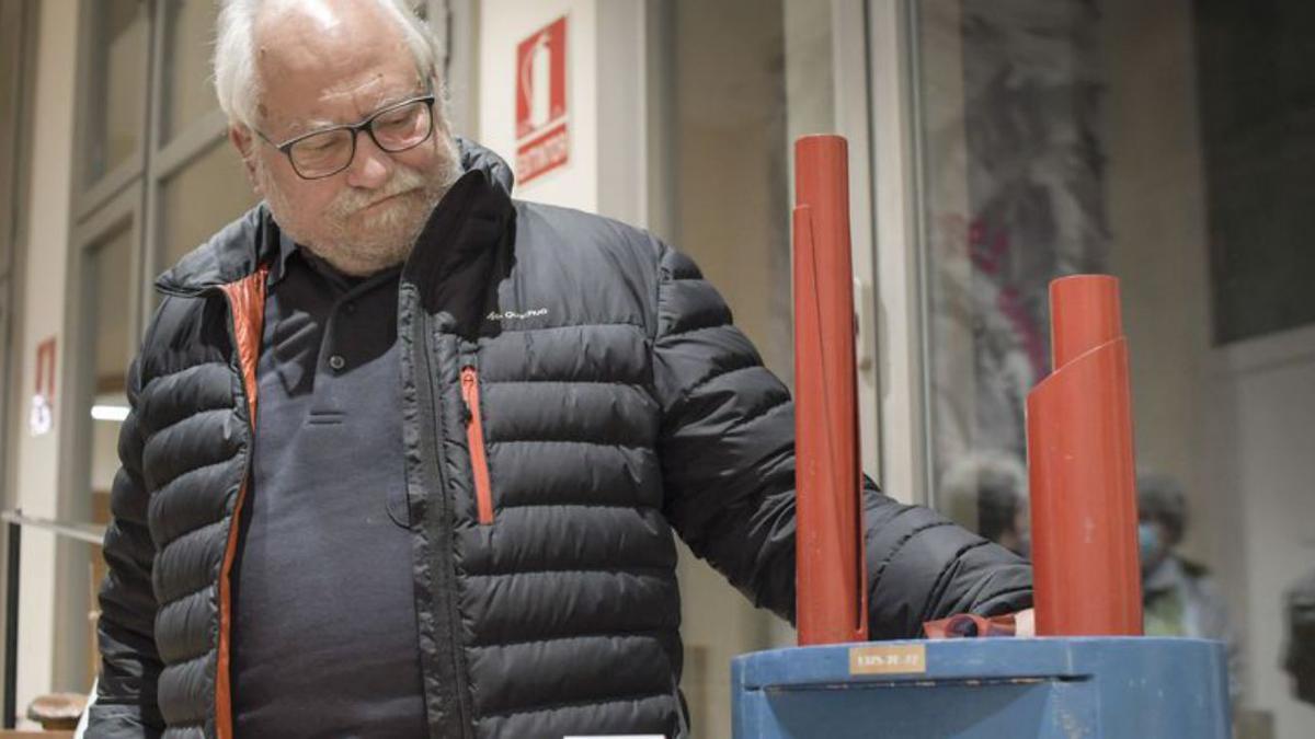 Domènec Forns amb el naixement que va fer el 1975 | EDUARD VEGA