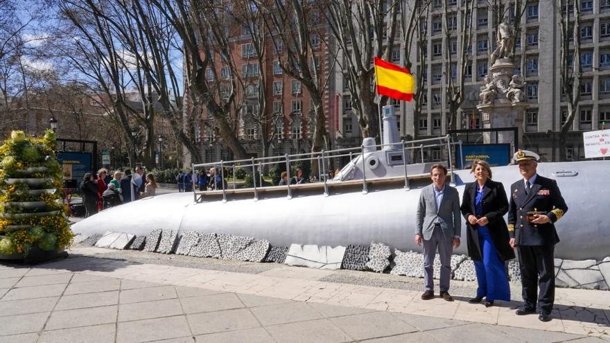 La réplica del &#039;Isaac Peral&#039; ya luce en Madrid