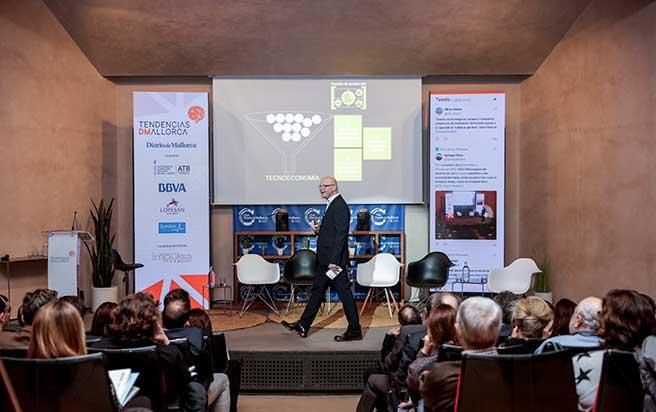 FORO DE DEBATE el director de turismo del govern subraya que las nuevas tecnologías son “presente y futuro”