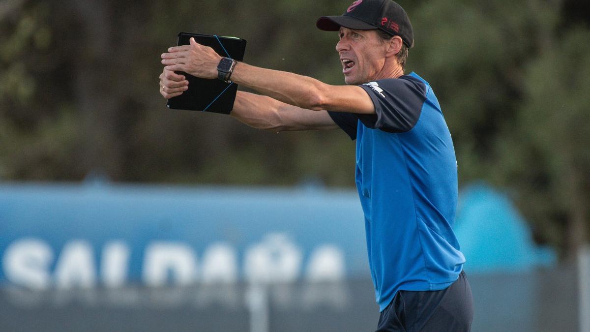 Cuco Ziganda durante un entrenamiento