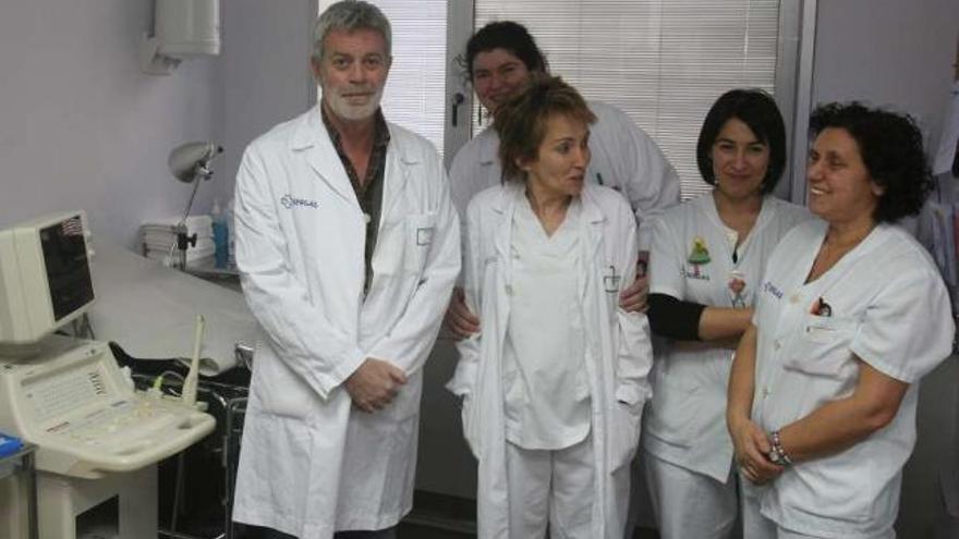 El doctor Vázquez, junto a su equipo de la Unidad de Reproducción Asistida del CHUVI. // Jesús de Arcos