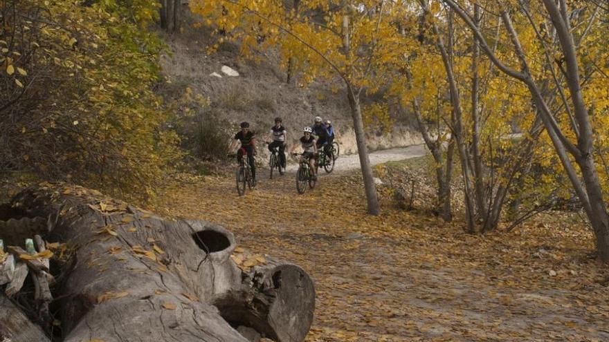 El ciclismo de montaña de Alicante se promociona en una televisión británica