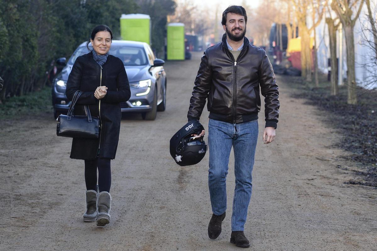Monste Lluis junto a Juan García-Gallardo, vicepresidente de Castilla y León por Vox entre 2022 y 20234.