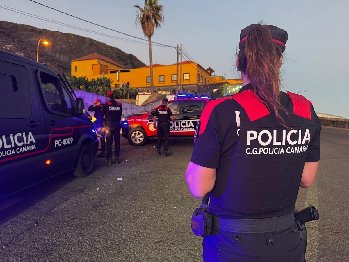 Tensión en Las Palmas: reducen a un hombre armado tras atacar una ambulancia