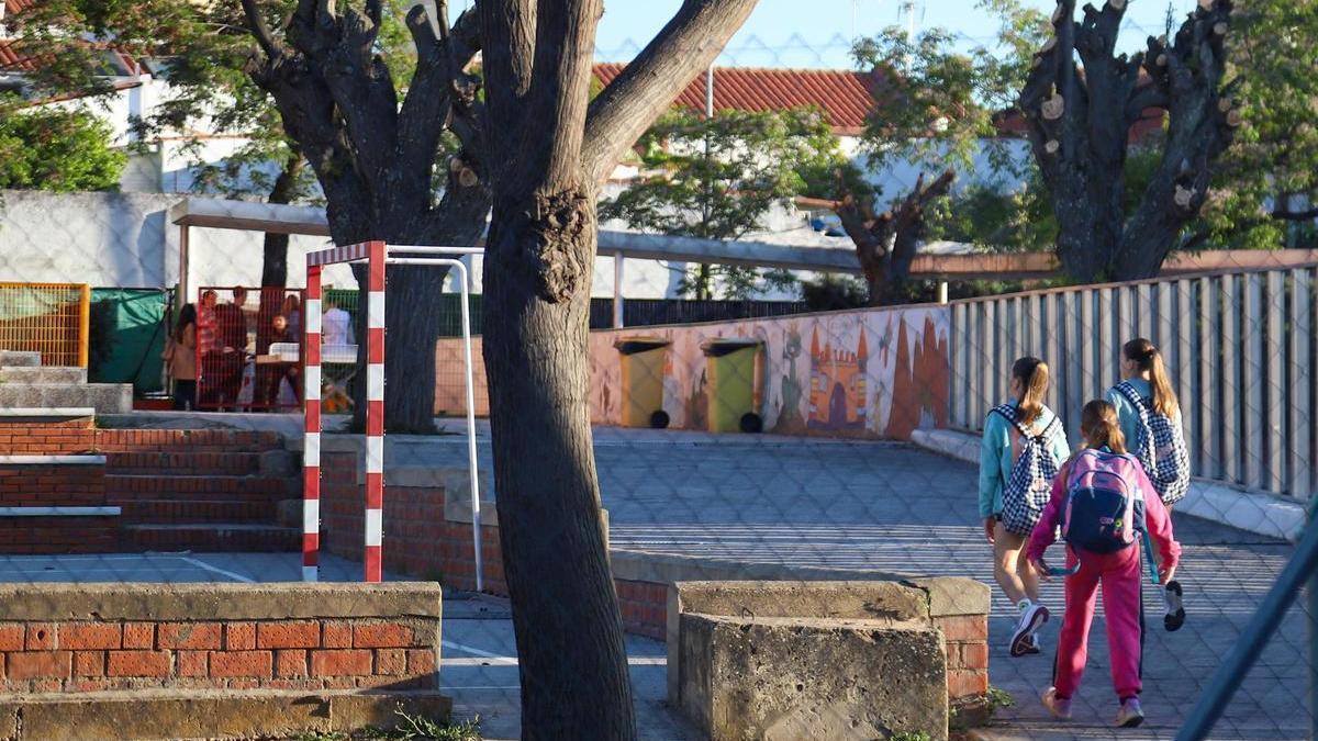 Herida de bala una niña que jugaba en el patio de un colegio de Badajoz