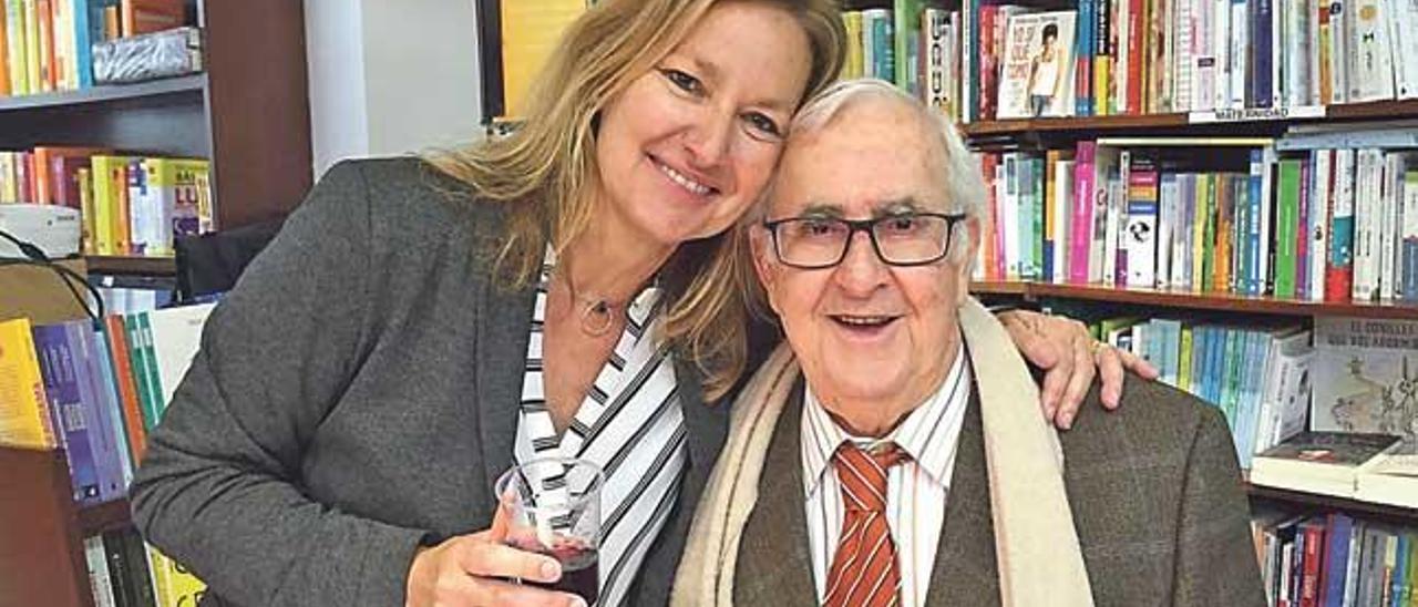 Marian y Vicenç Colom, celebrando el medio siglo de la librería.