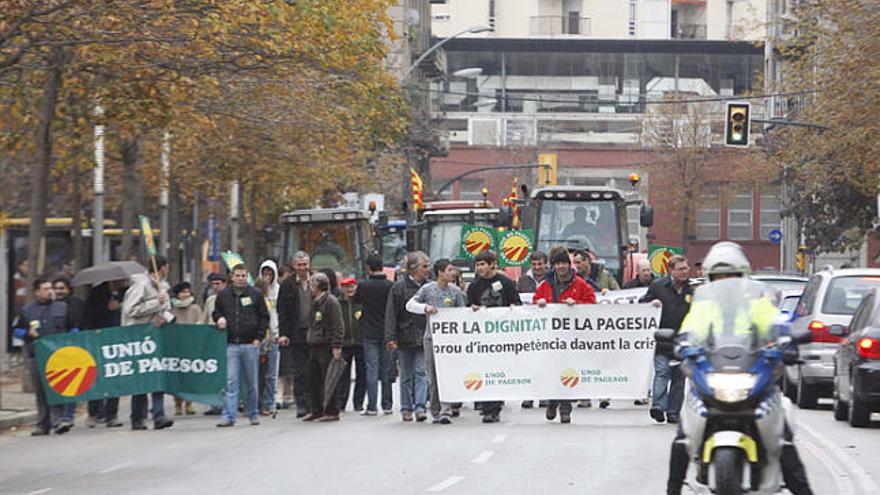 Els manifestants van sortir des de la plaça del Lleó i es van dirigir fins a la delegació del Govern ocupant part de la Gran Via de Jaume I.