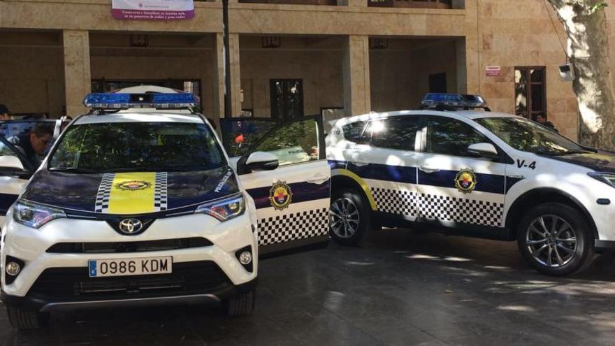 Los nuevos coches patrulla eléctricos de Aspe