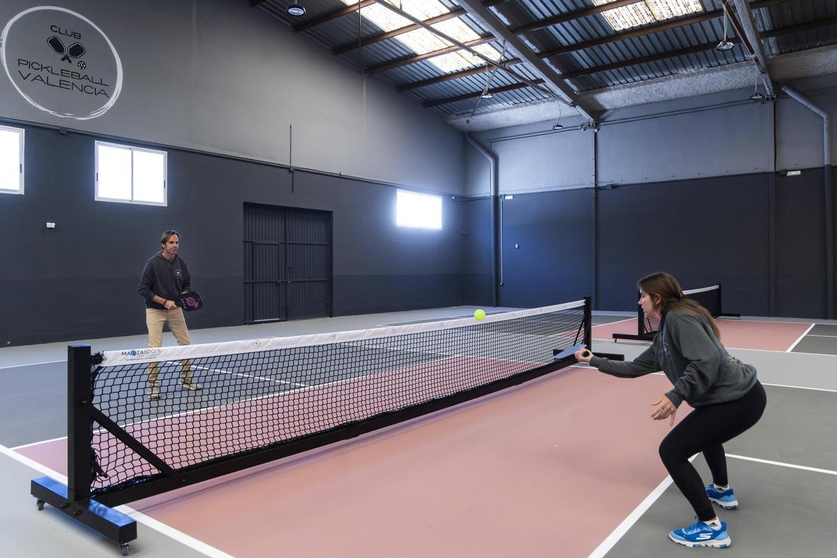 Las pistas indoor que el Club Pickleball Valencia, fundado por José Montilla y Rodrigo Pociello, abrirá en Silla este mes de abril.