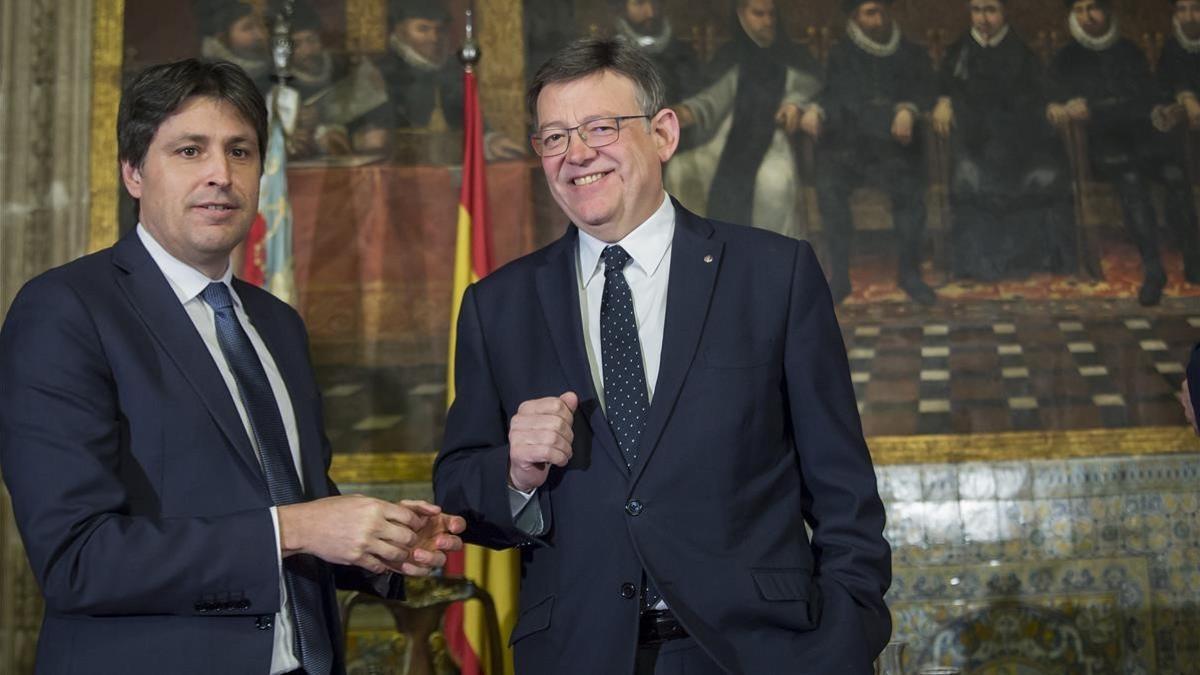 José Rosiñol, presidente de SCC, recoge el premio Broseta de manos de Ximp Puig, president de la Generalitat