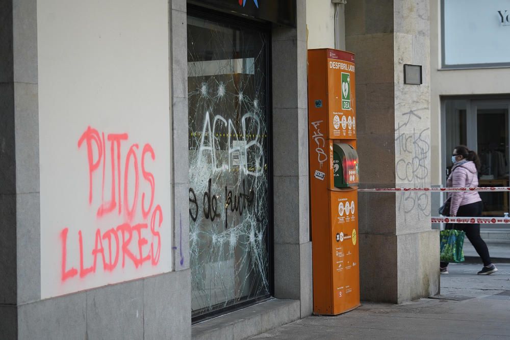 Les entitats bancàries assaltades a Girona intenten tornar a la normalitat